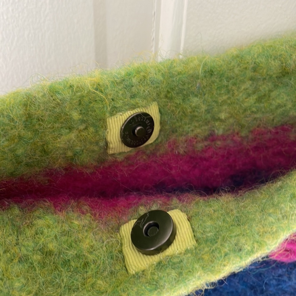 Felted wool handmade shoulder bag blue pink green - Picture 3 of 3
